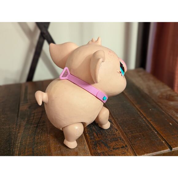 Little Live Pets- My Pet Pig (Walks, Oinks, and Whistles) - Picture 3 of 8